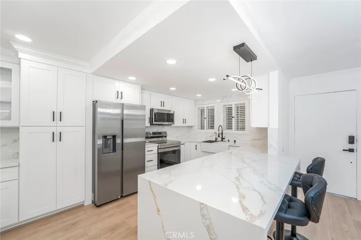 Beautiful waterfall quartz counters and backslpash