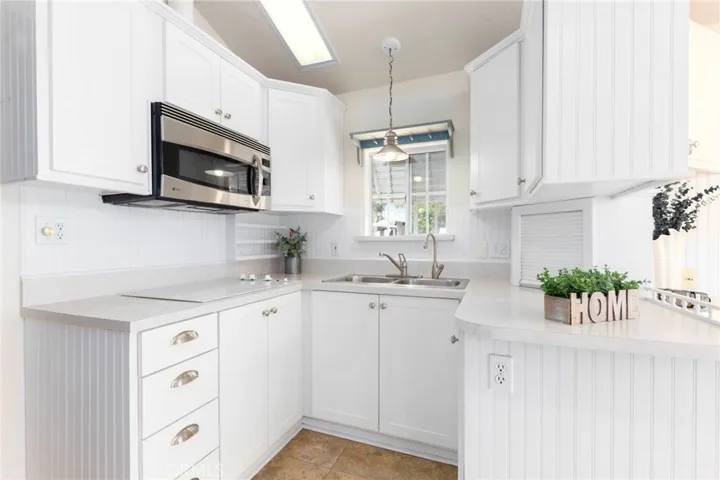 1295 S Cawston Avenue 416, Hemet, California 92545