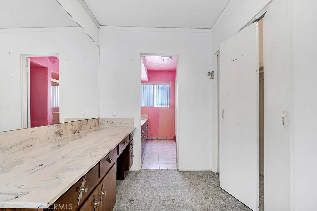 Primary vanity area