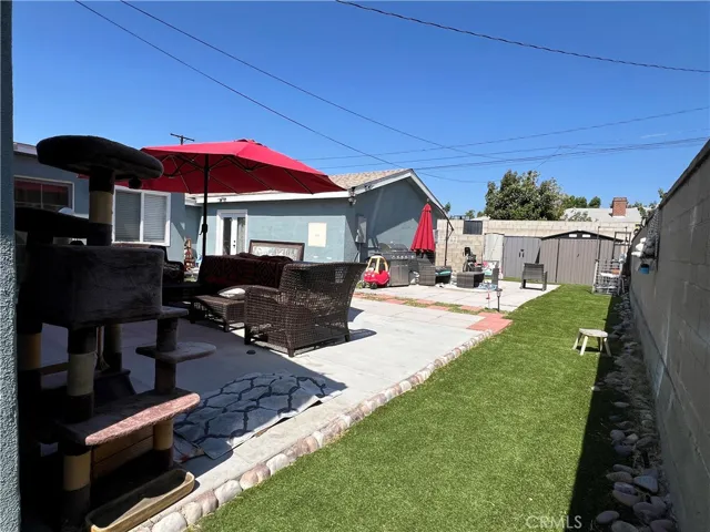 Entertaining backyard.