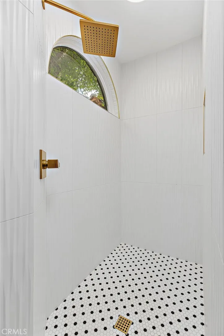 guest shower, on suite