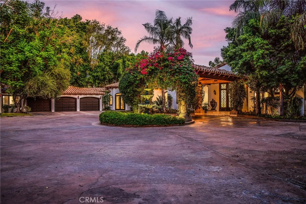 circular driveway grand entry