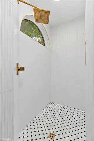 guest shower, on suite