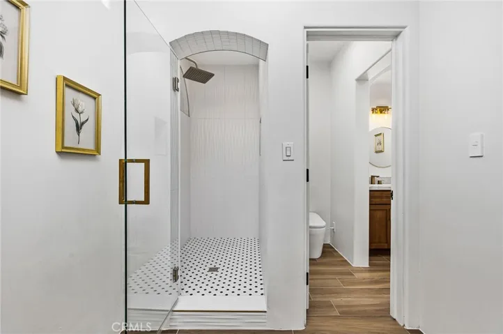 guest room bathroom