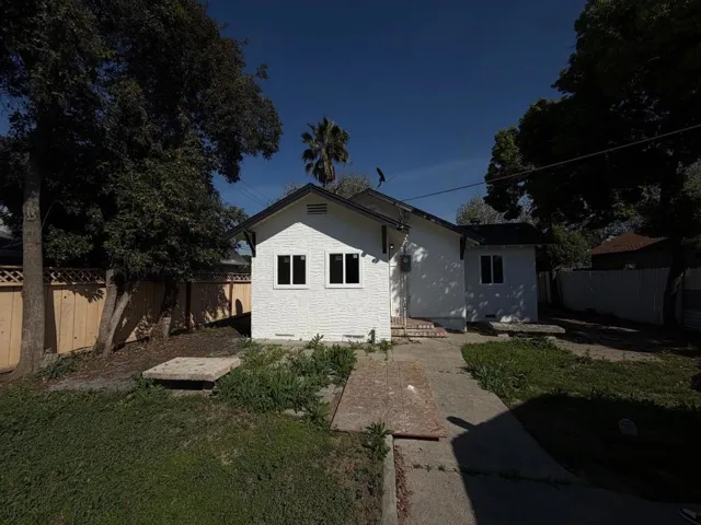 1505 Victoria Drive, Modesto, California 95351