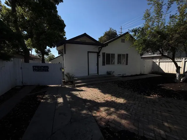 1505 Victoria Drive, Modesto, California 95351