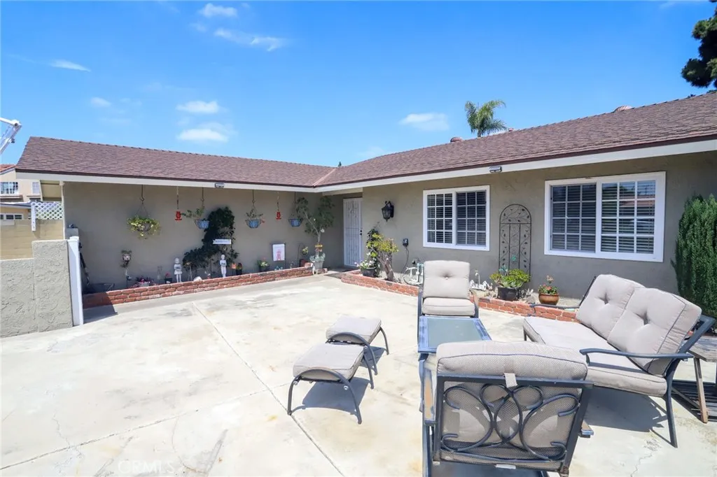 Private Front Courtyard