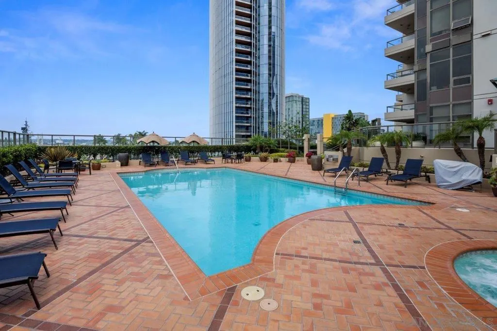 Swimming Pool/Hot Tub/Sauna