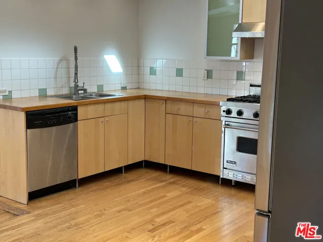 8711 Sherwood Drive, West Hollywood, California 90069