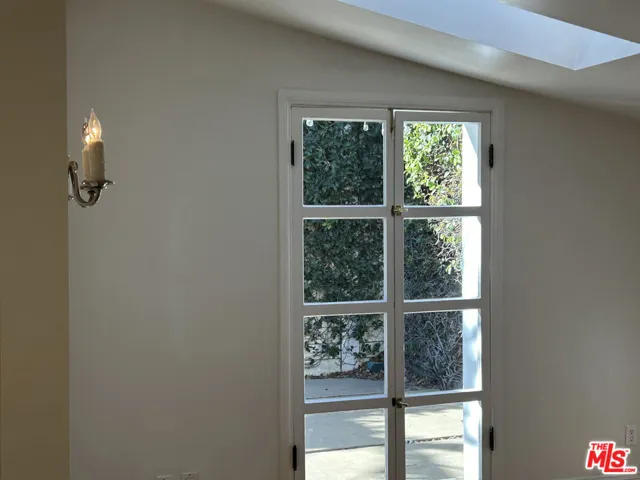 8711 Sherwood Drive, West Hollywood, California 90069