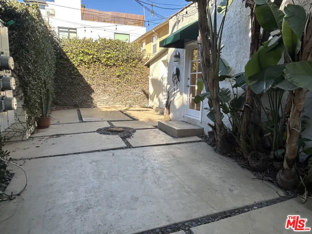 8711 Sherwood Drive, West Hollywood, California 90069