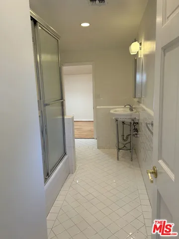 8711 Sherwood Drive, West Hollywood, California 90069