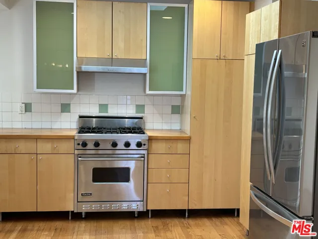 8711 Sherwood Drive, West Hollywood, California 90069
