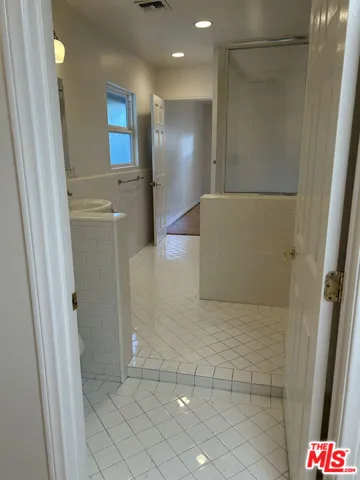 8711 Sherwood Drive, West Hollywood, California 90069