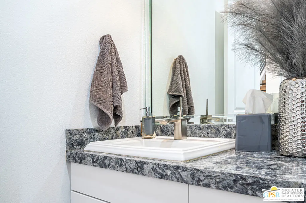 en suite bath bedroom 1