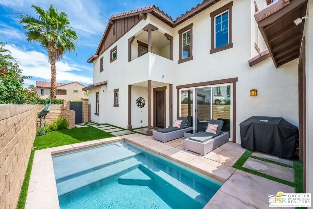 private jetted pool