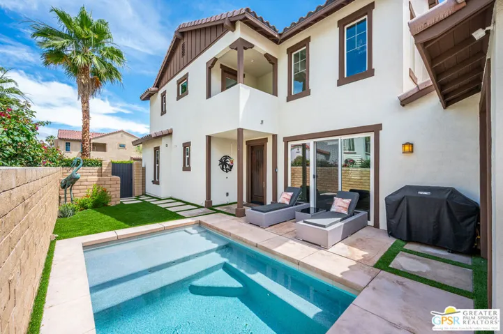 private pool with privacy