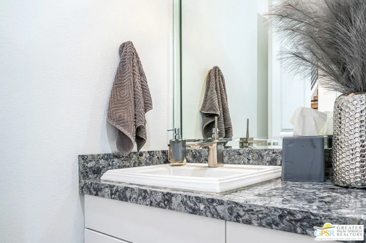 en suite bath bedroom 1