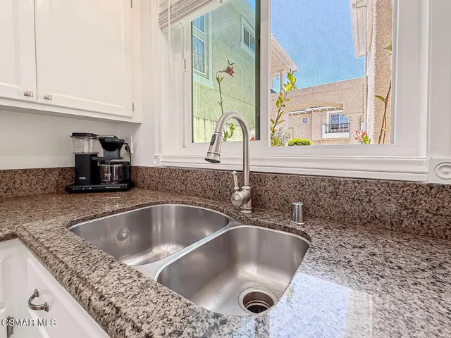 cKitchen and Dining6