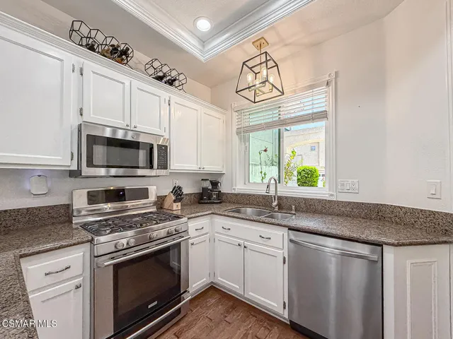 cKitchen and Dining4