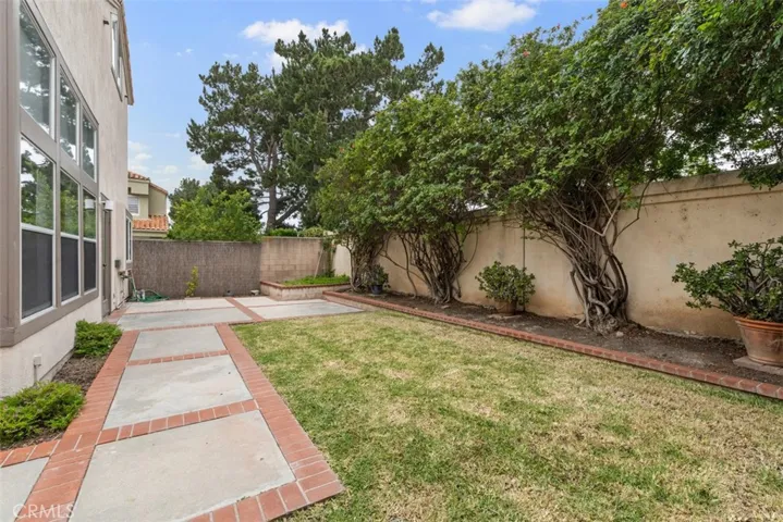 1 Damara, Irvine, California 92614