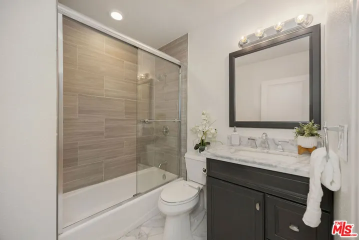 2717 W Avenue 30, Los Angeles, California 90065