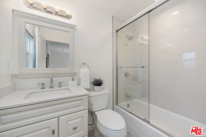 2717 W Avenue 30, Los Angeles, California 90065