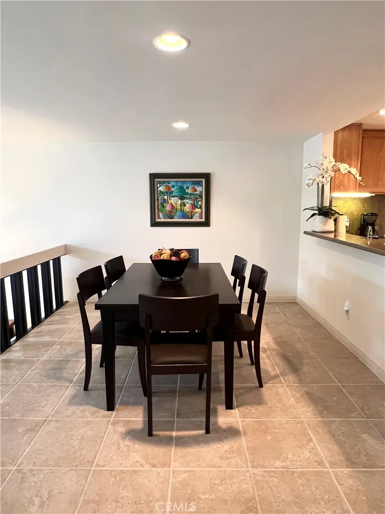 Dining room.