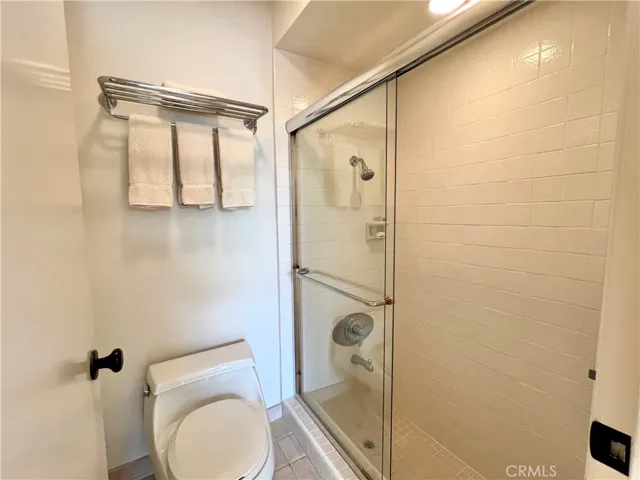 WC with toilet, tub/shower