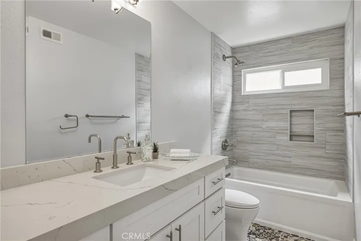 Upstairs Hall Bathroom