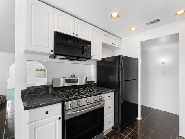 811 Earth Drive, Vista, California 92083
