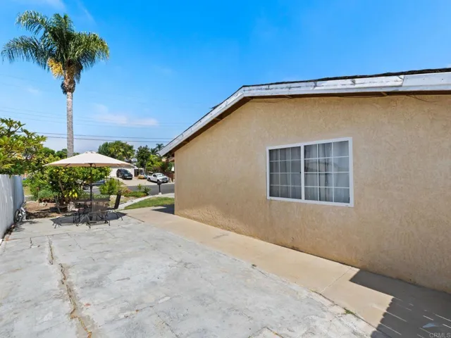 811 Earth Drive, Vista, California 92083