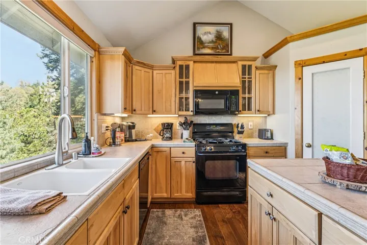 1232 Aleutian Drive, Lake Arrowhead, California 92352