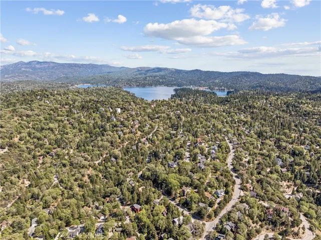 1232 Aleutian Drive, Lake Arrowhead, California 92352