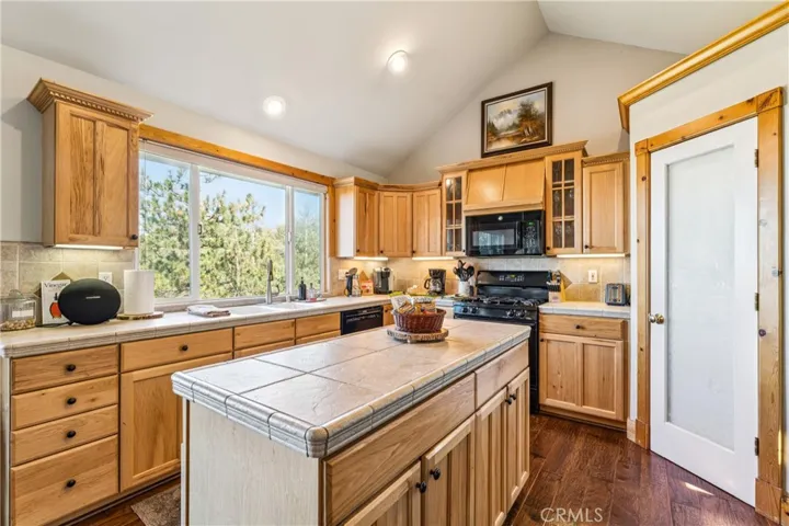 1232 Aleutian Drive, Lake Arrowhead, California 92352