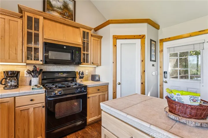 1232 Aleutian Drive, Lake Arrowhead, California 92352