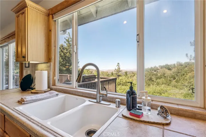 1232 Aleutian Drive, Lake Arrowhead, California 92352