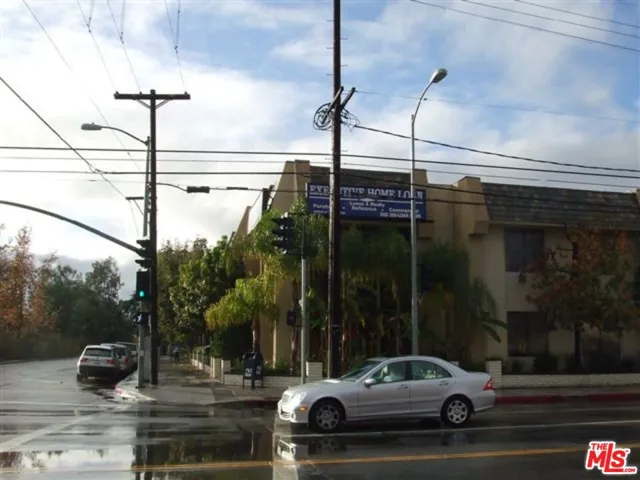 12501 Chandler Boulevard 103, Valley Village, California 91607