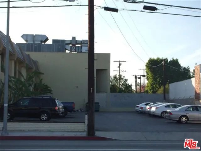 12501 Chandler Boulevard 103, Valley Village, California 91607