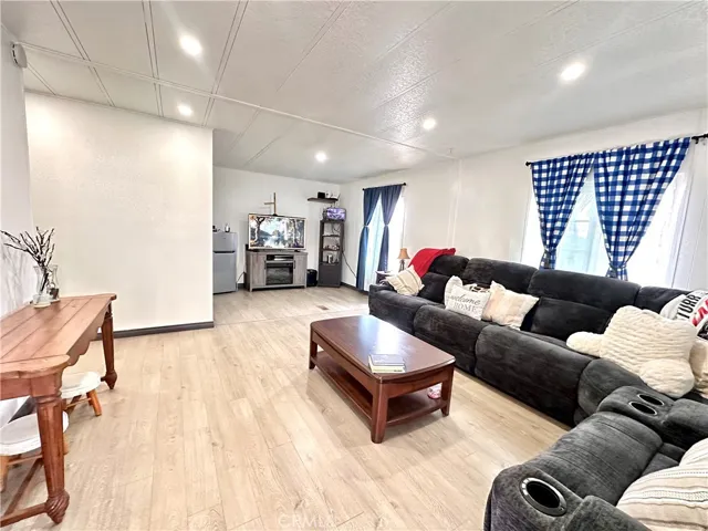 4361 Mission 18, Montclair, California 91763