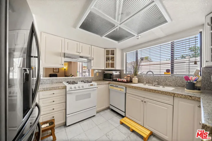 527 W Harvard Street 4, Glendale, California 91204