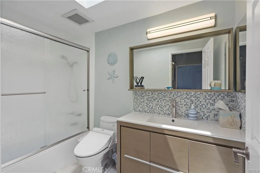 second bath with a tub shower and bidet toilet seat