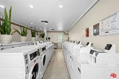 18645 Hatteras 206, Tarzana, California 91356