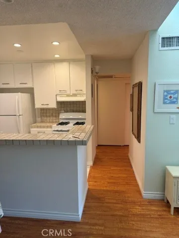 18645 Hatteras 206, Tarzana, California 91356