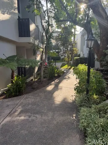 18645 Hatteras 206, Tarzana, California 91356