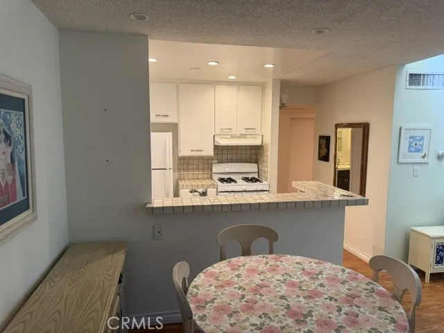 18645 Hatteras 206, Tarzana, California 91356