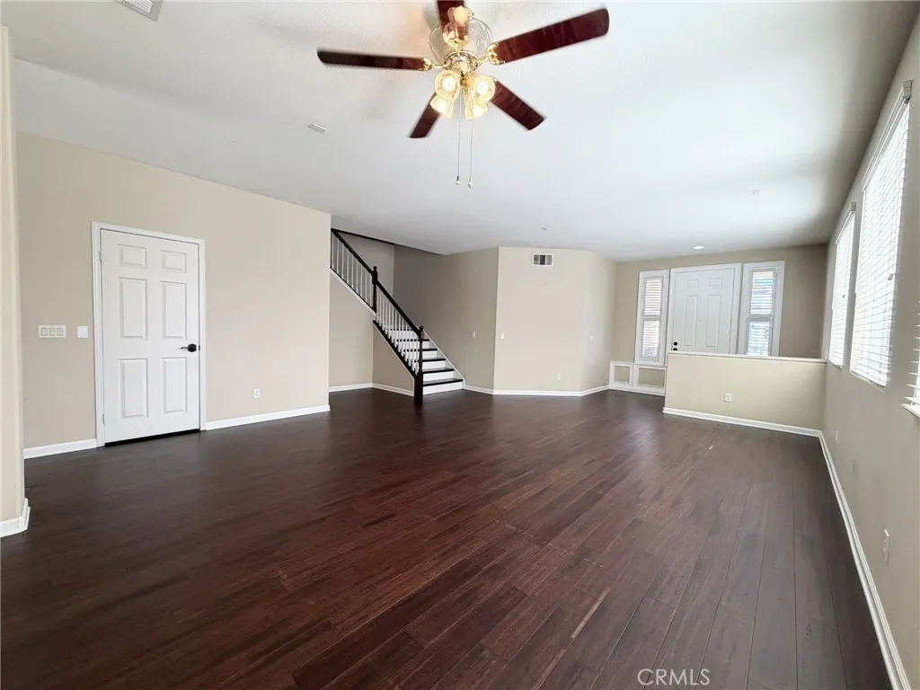 Spacious & Bright Living Room