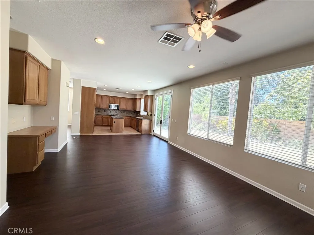 Spacious & Bright Great Room