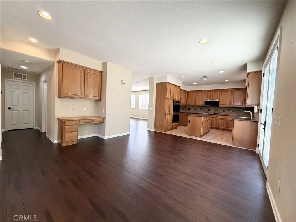 Spacious & Bright Great Room
