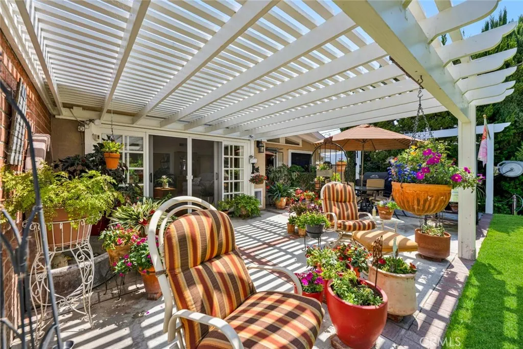 BEAUTIFUL COVERED PATIO!